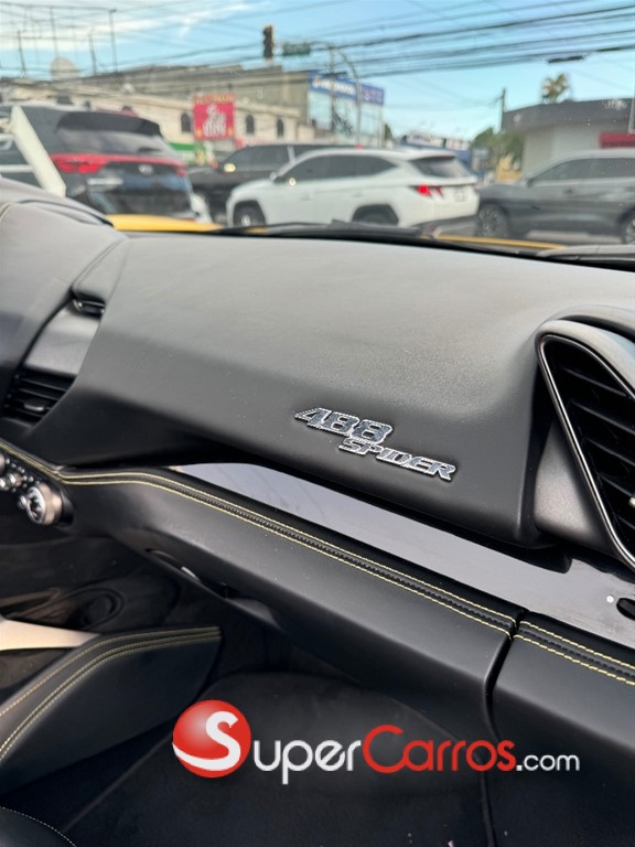 2017 Ferrari 488 Spyder — foto 8 / 12