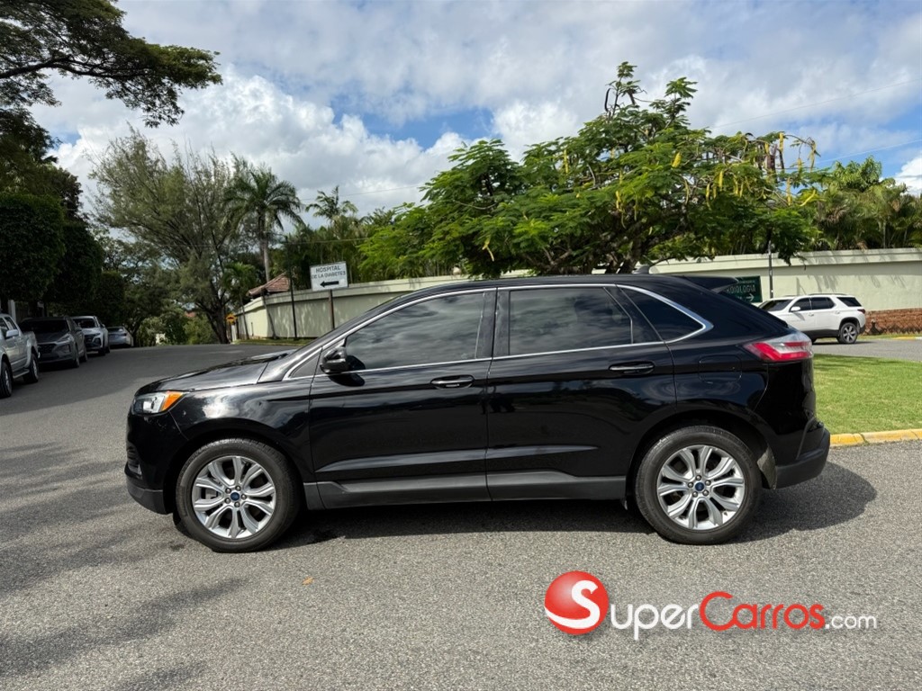 2021 Ford EDGE Titanium — foto 3 / 9