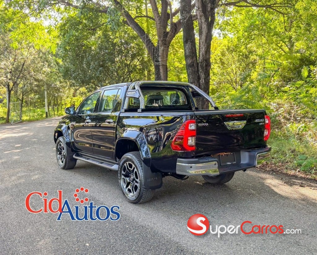 2026 Toyota Hilux WIDE TREAD — foto 2 / 12