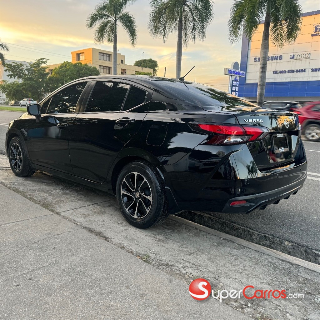 2020 Nissan Versa — foto 4 / 10