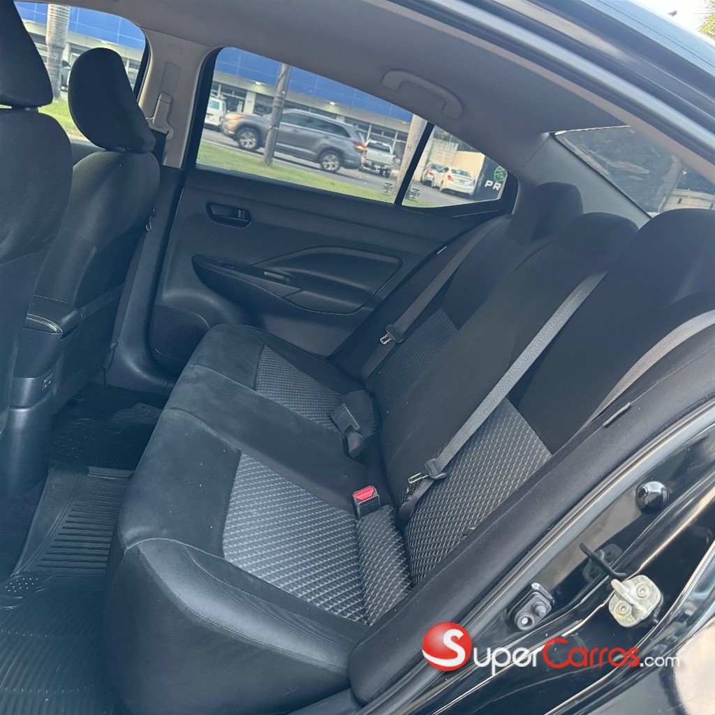 2020 Nissan Versa — foto 6 / 10