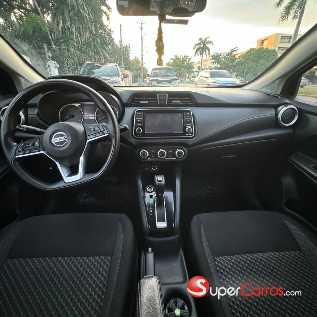 2020 Nissan Versa — foto 8 / 10