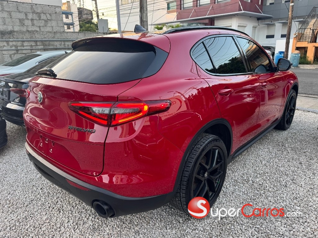 2019 Alfa Romeo Stelvio — foto 5 / 9