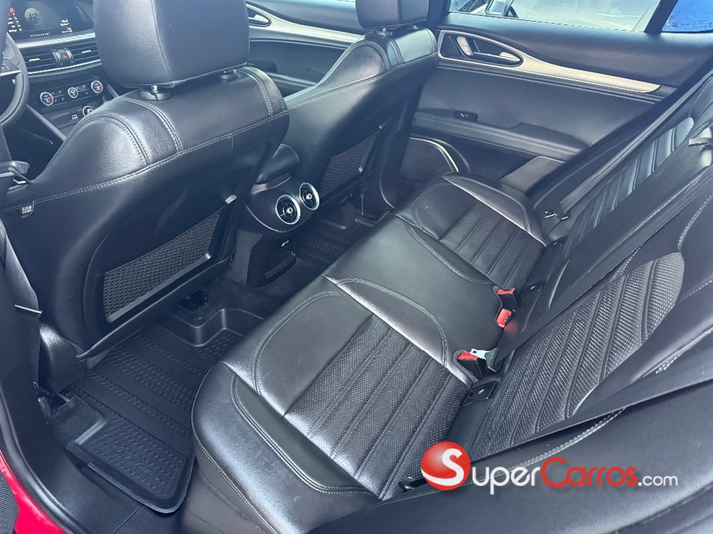 2019 Alfa Romeo Stelvio — foto 6 / 9