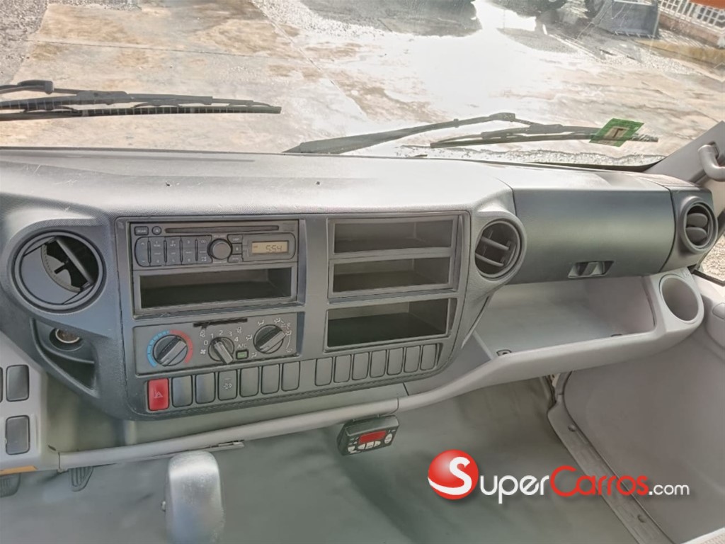 2014 Hino 195 — foto 4 / 6
