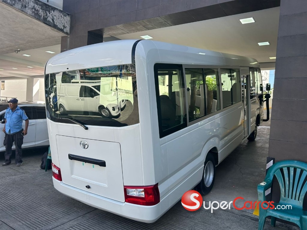 2026 Toyota Coaster — foto 4 / 5