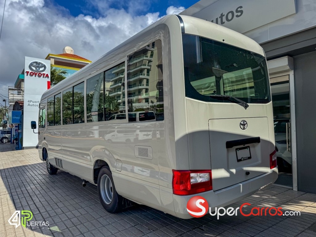 2027 Toyota Coaster — foto 4 / 10