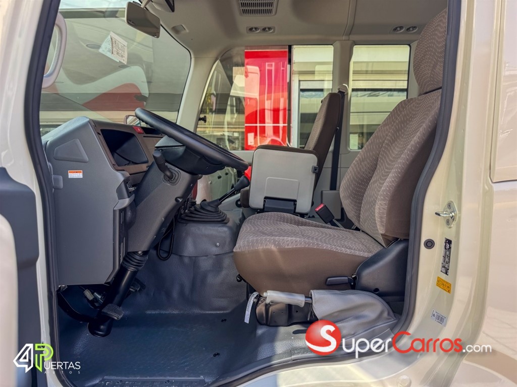 2027 Toyota Coaster — foto 6 / 10