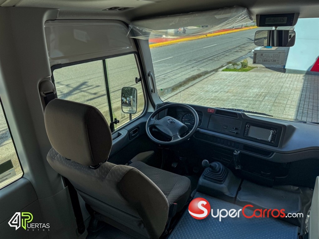 2027 Toyota Coaster — foto 8 / 10