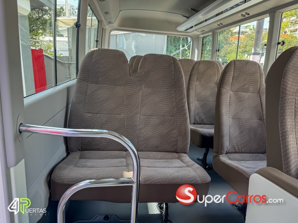 2027 Toyota Coaster — foto 10 / 10
