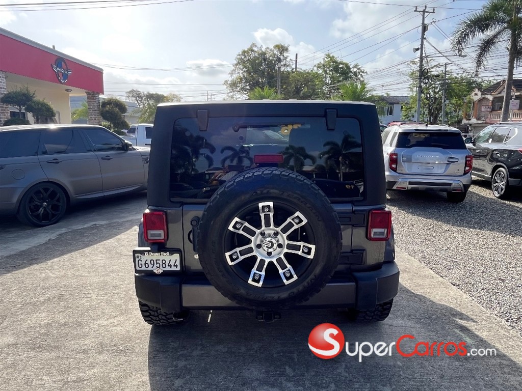 2016 Jeep Wrangler Sahara — foto 4 / 9