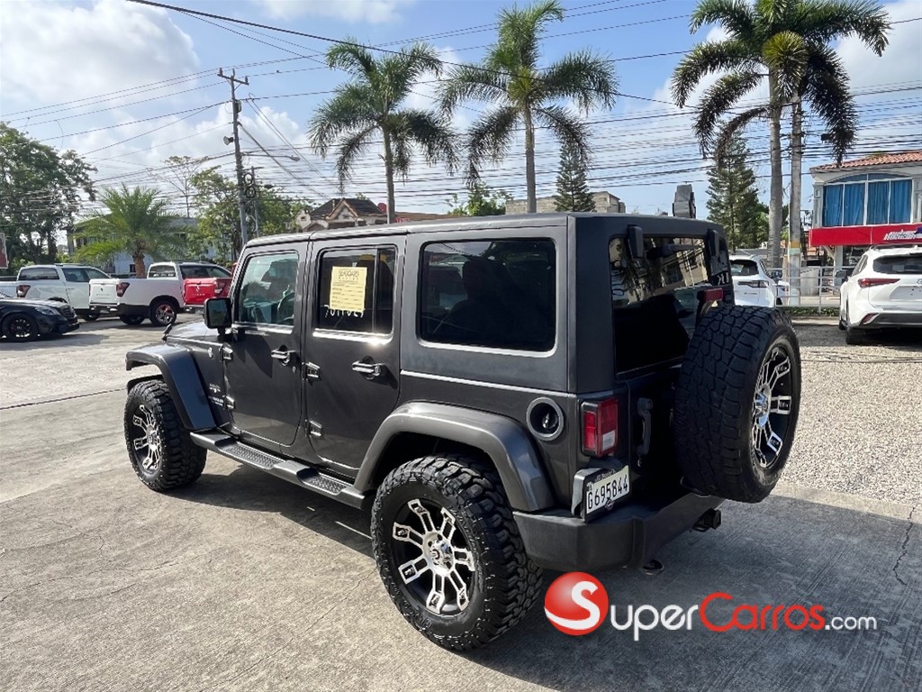 2016 Jeep Wrangler Sahara — foto 5 / 9