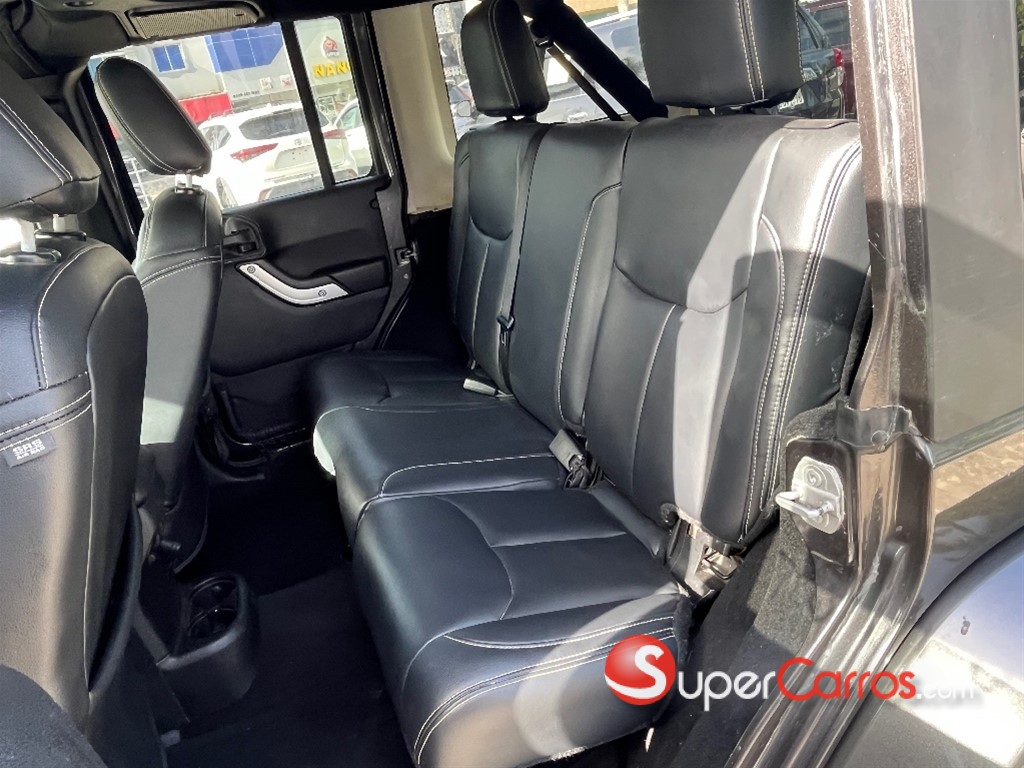 2016 Jeep Wrangler Sahara — foto 8 / 9