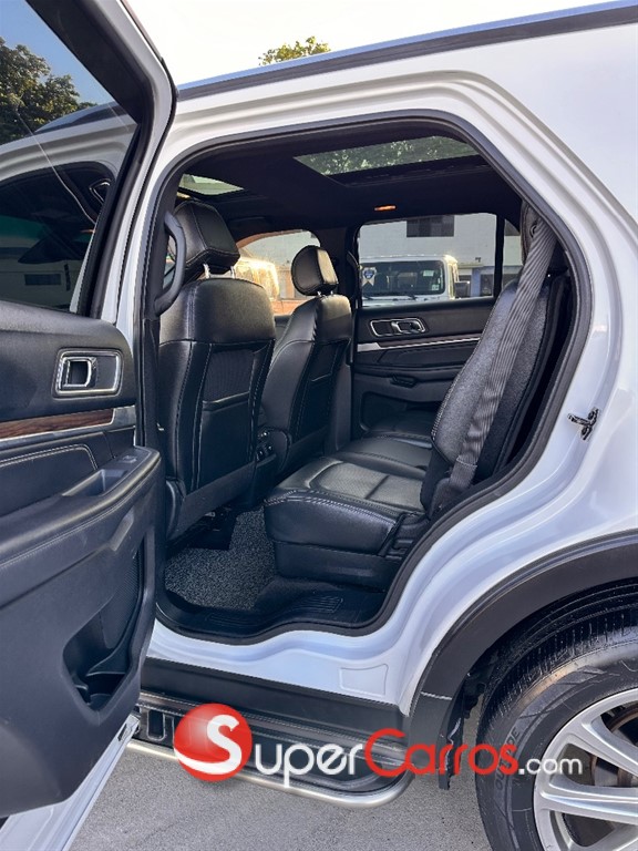 2016 Ford Explorer Limited — foto 8 / 10