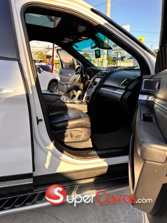 2016 Ford Explorer Limited — foto 9 / 10