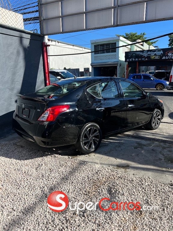 2018 Nissan Versa — foto 4 / 9