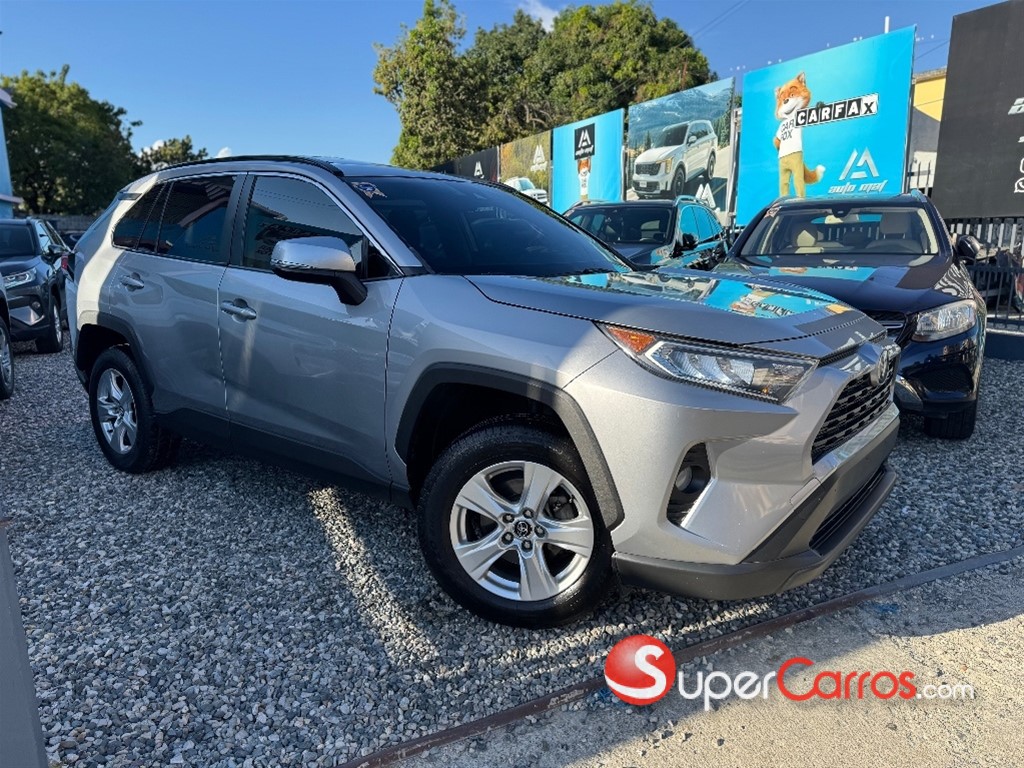 2022 Toyota RAV4 XLE — foto 2 / 12