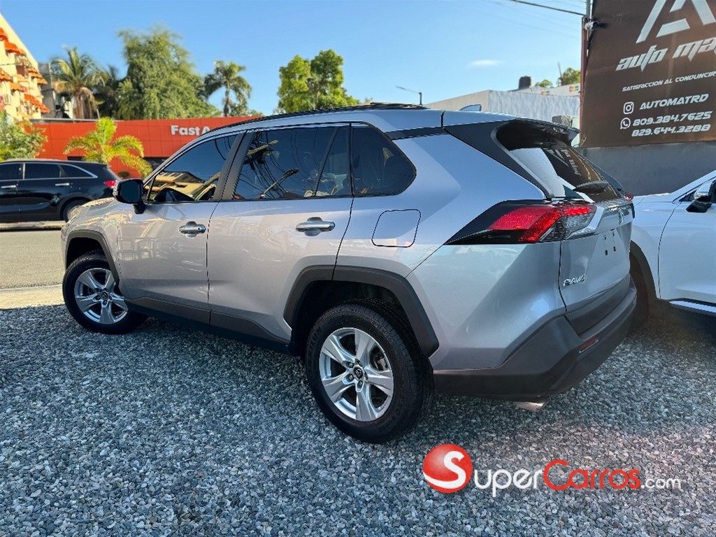 2022 Toyota RAV4 XLE — foto 4 / 12