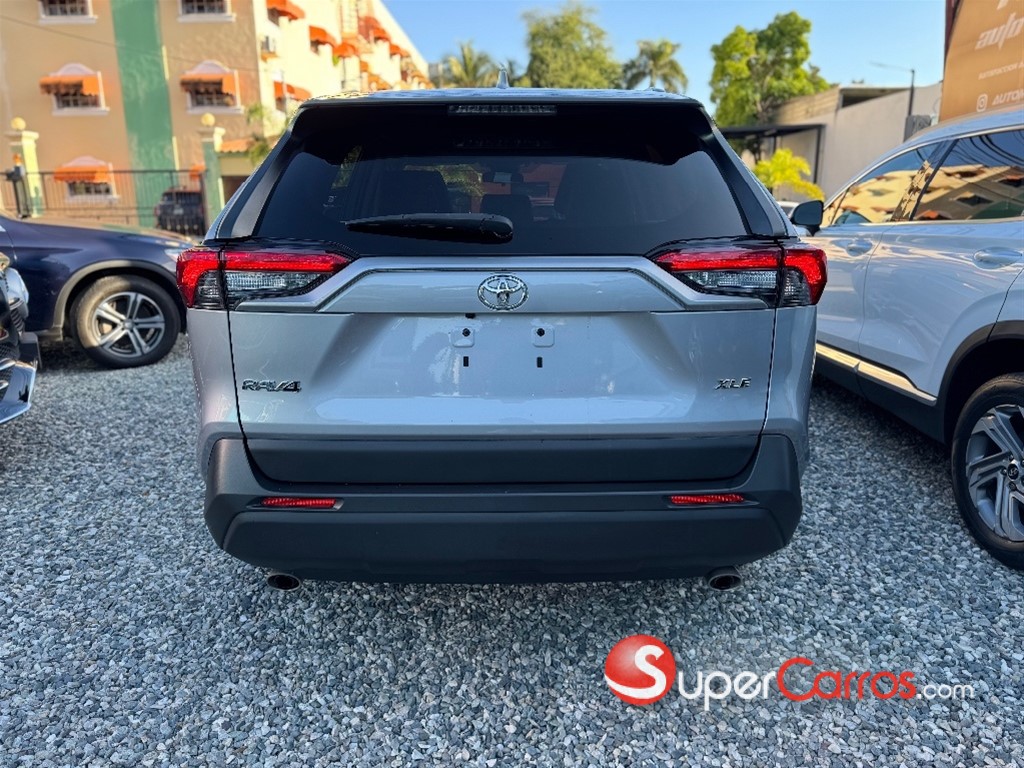 2022 Toyota RAV4 XLE — foto 6 / 12