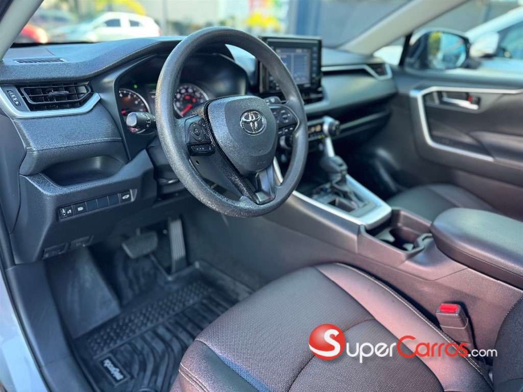 2022 Toyota RAV4 XLE — foto 8 / 12