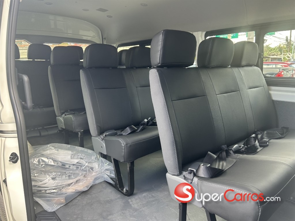 2026 Toyota Hiace — foto 2 / 10