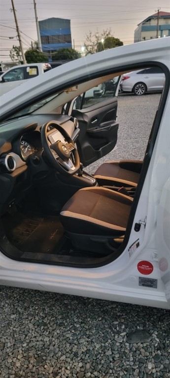 2020 Nissan Versa — foto 3 / 9