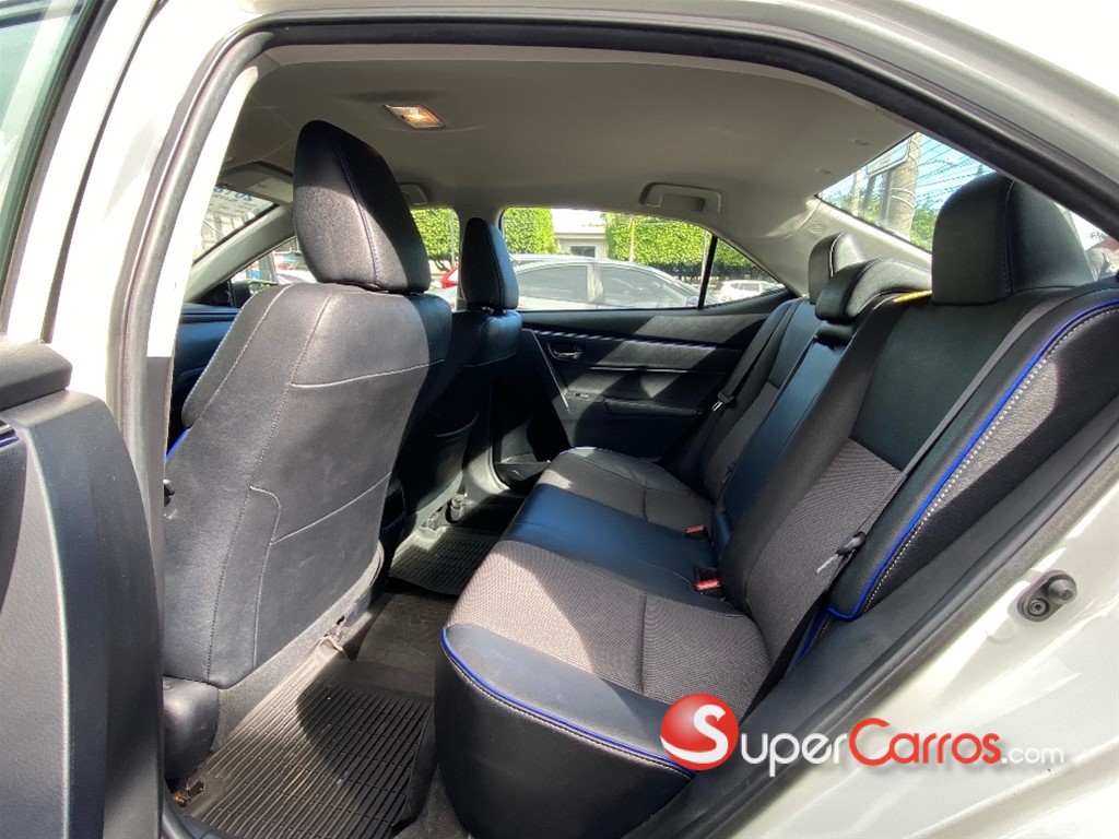 2018 Toyota Corolla SE — foto 10 / 12