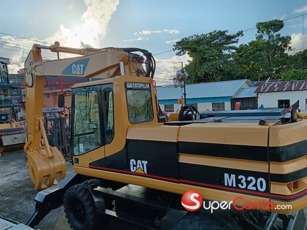 2002 Caterpillar 320D