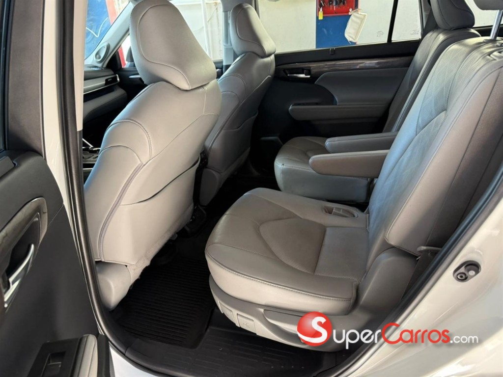 2020 Toyota Highlander Platinum — foto 9 / 11