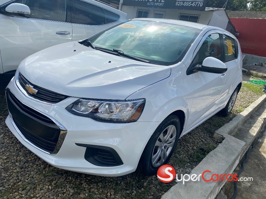 2019 Chevrolet Sonic LT — foto 2 / 9