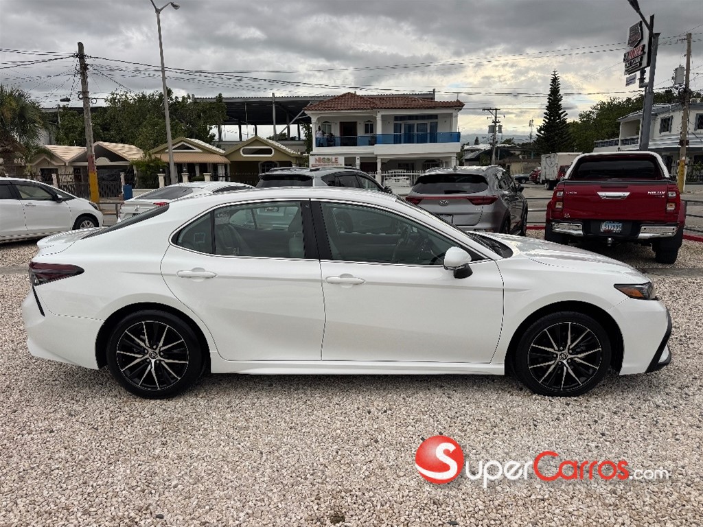 2022 Toyota Camry SE — foto 8 / 12