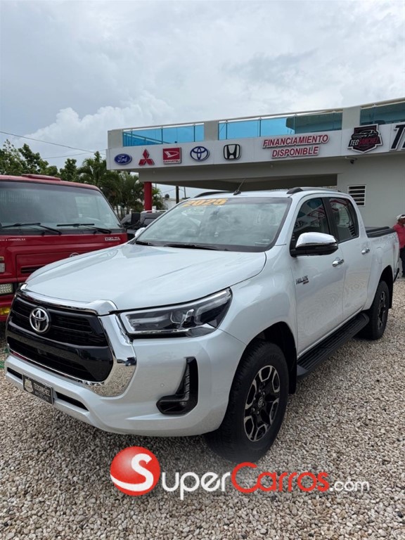 2025 Toyota Hilux SRV