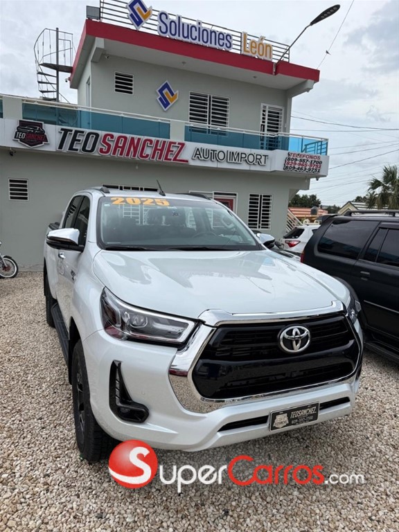 2025 Toyota Hilux SRV — foto 2 / 6