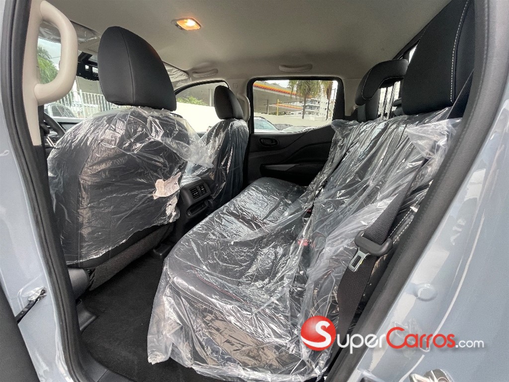2025 Nissan Navara PRO X4 — foto 10 / 12