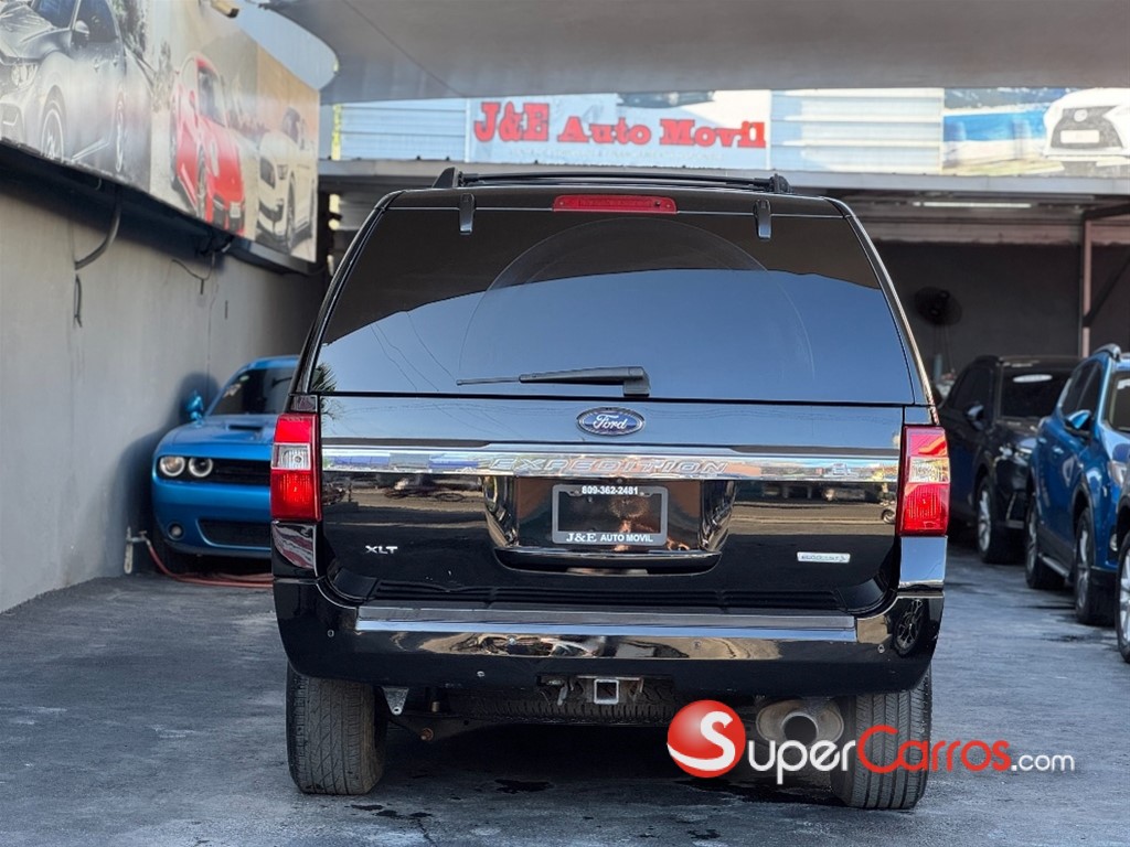 2017 Ford Expedition XLT — foto 8 / 12
