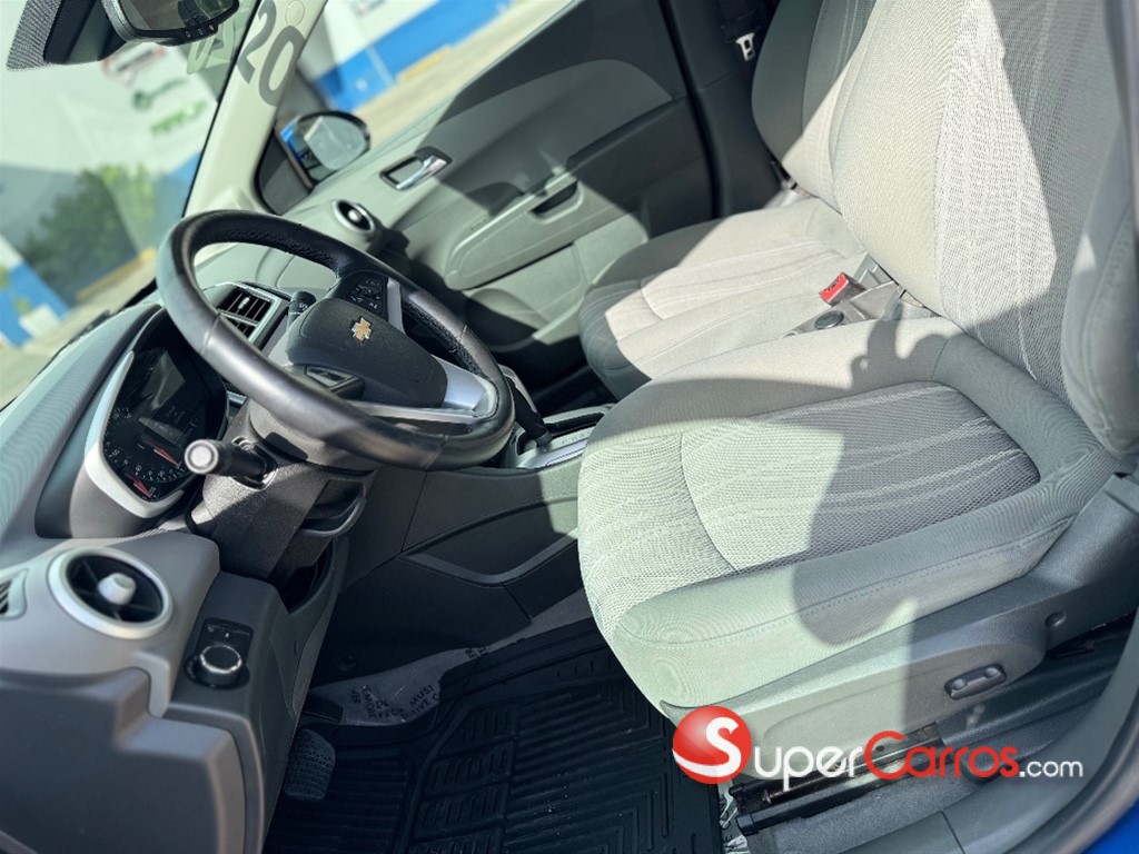 2020 Chevrolet Sonic LT — foto 8 / 12