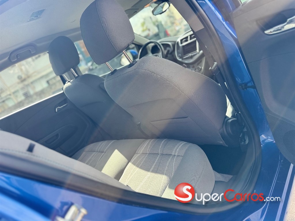 2020 Chevrolet Sonic LT — foto 11 / 12