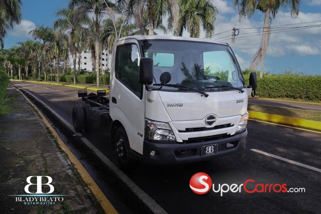 2024 Hino 300 — foto 3 / 9