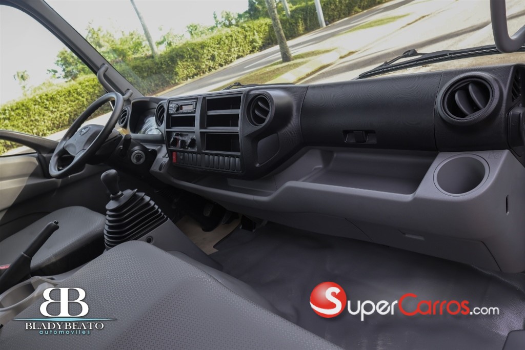 2024 Hino 300 — foto 8 / 9