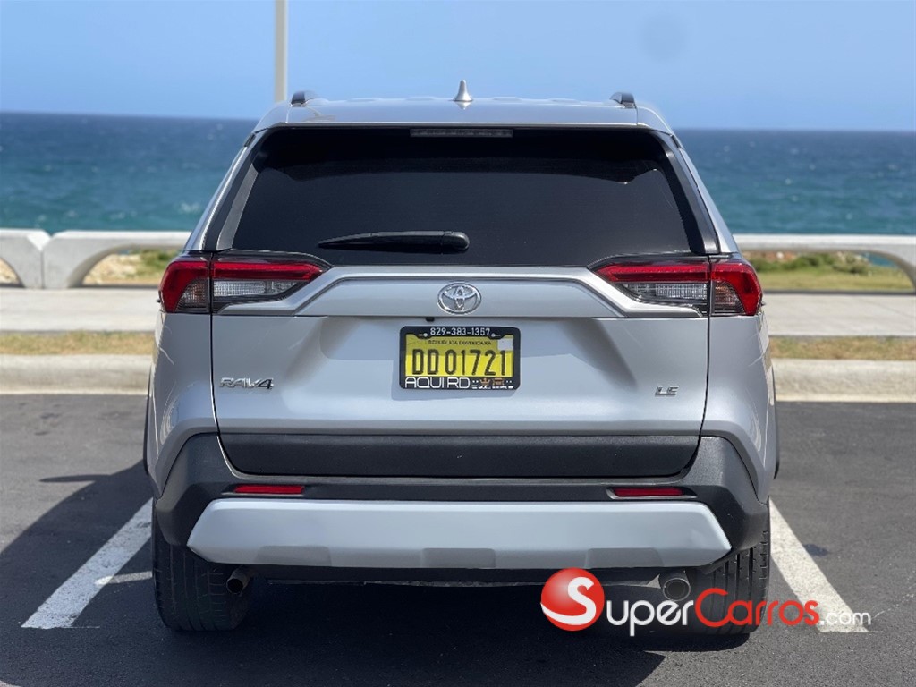 2020 Toyota RAV4 LE PLUS — foto 5 / 9
