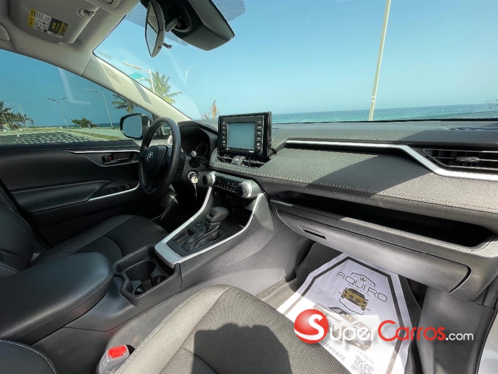 2020 Toyota RAV4 LE PLUS — foto 8 / 9