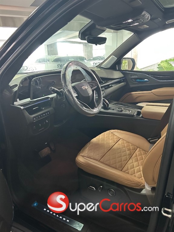 2024 Cadillac Escalade Premium Luxury — foto 4 / 8