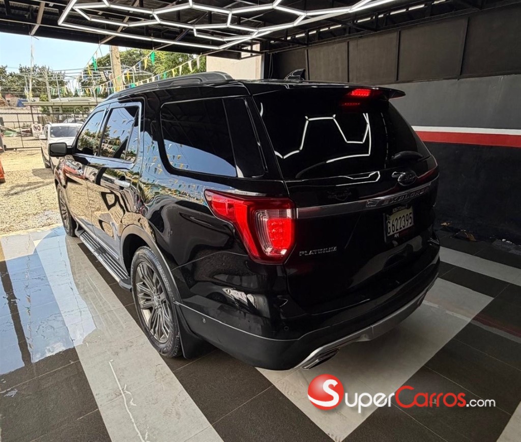 2017 Ford Explorer Platinum — foto 5 / 12