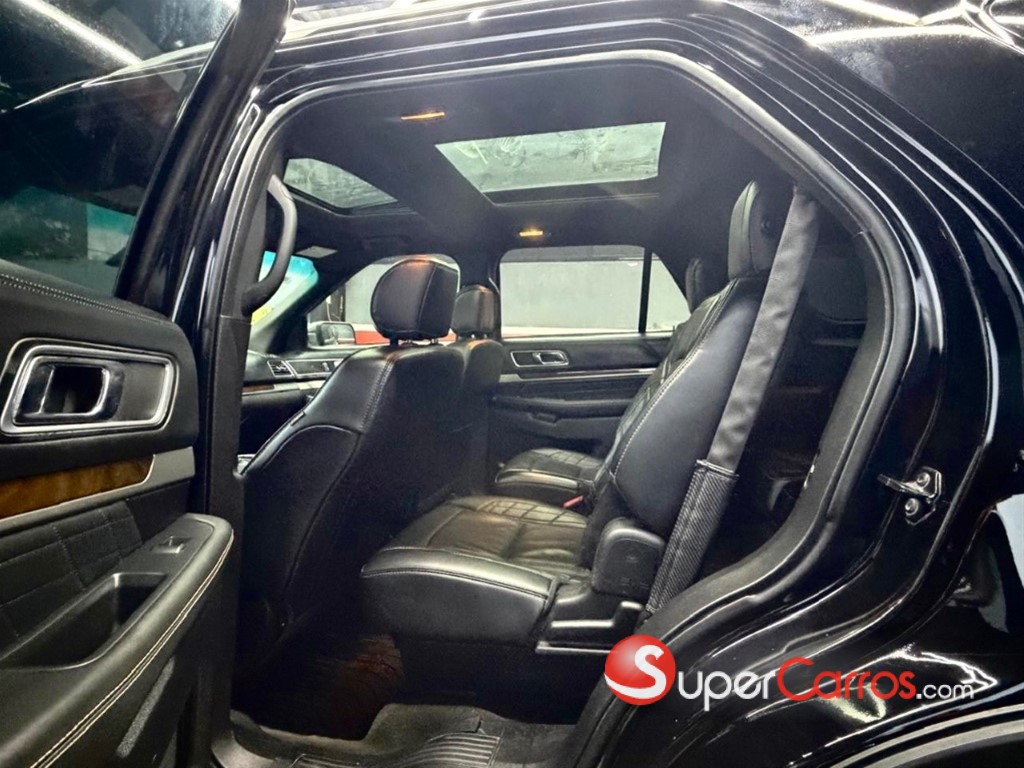 2017 Ford Explorer Platinum — foto 9 / 12