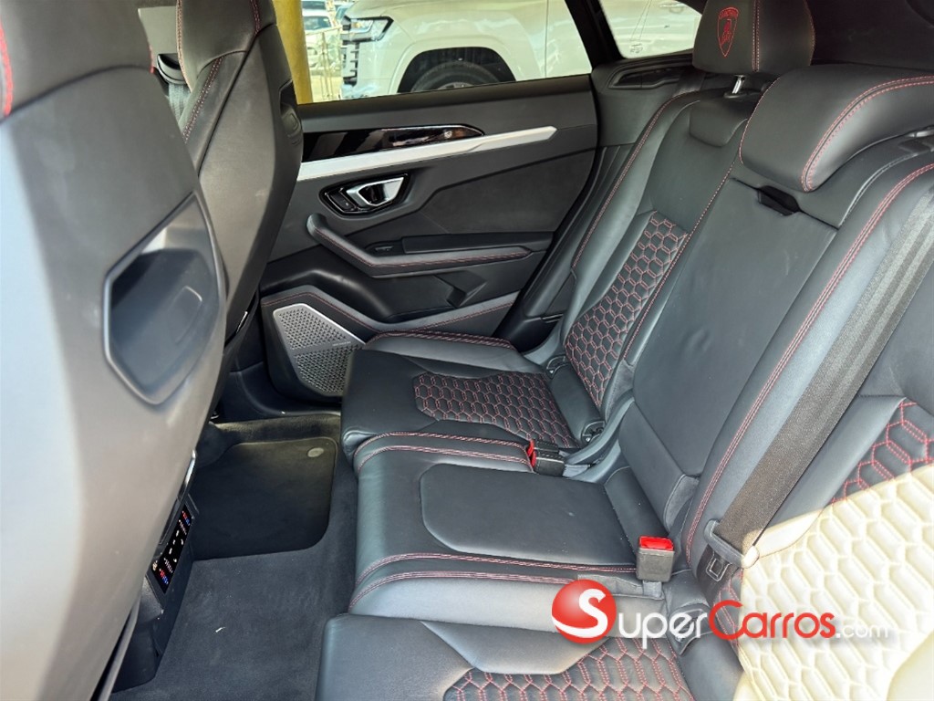 2020 Lamborghini Urus — foto 9 / 12