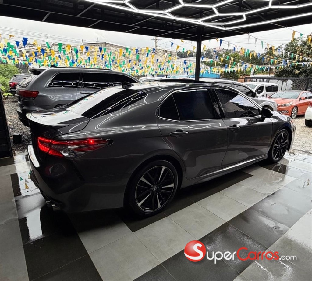 2018 Toyota Camry XSE — foto 8 / 12