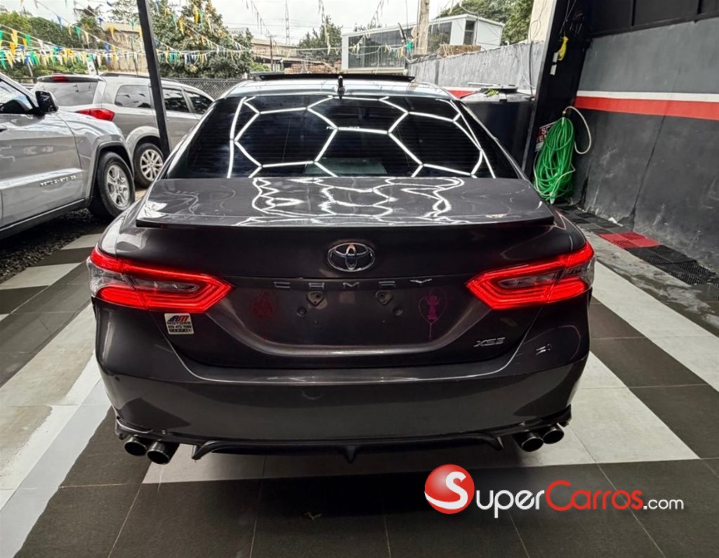 2018 Toyota Camry XSE — foto 9 / 12