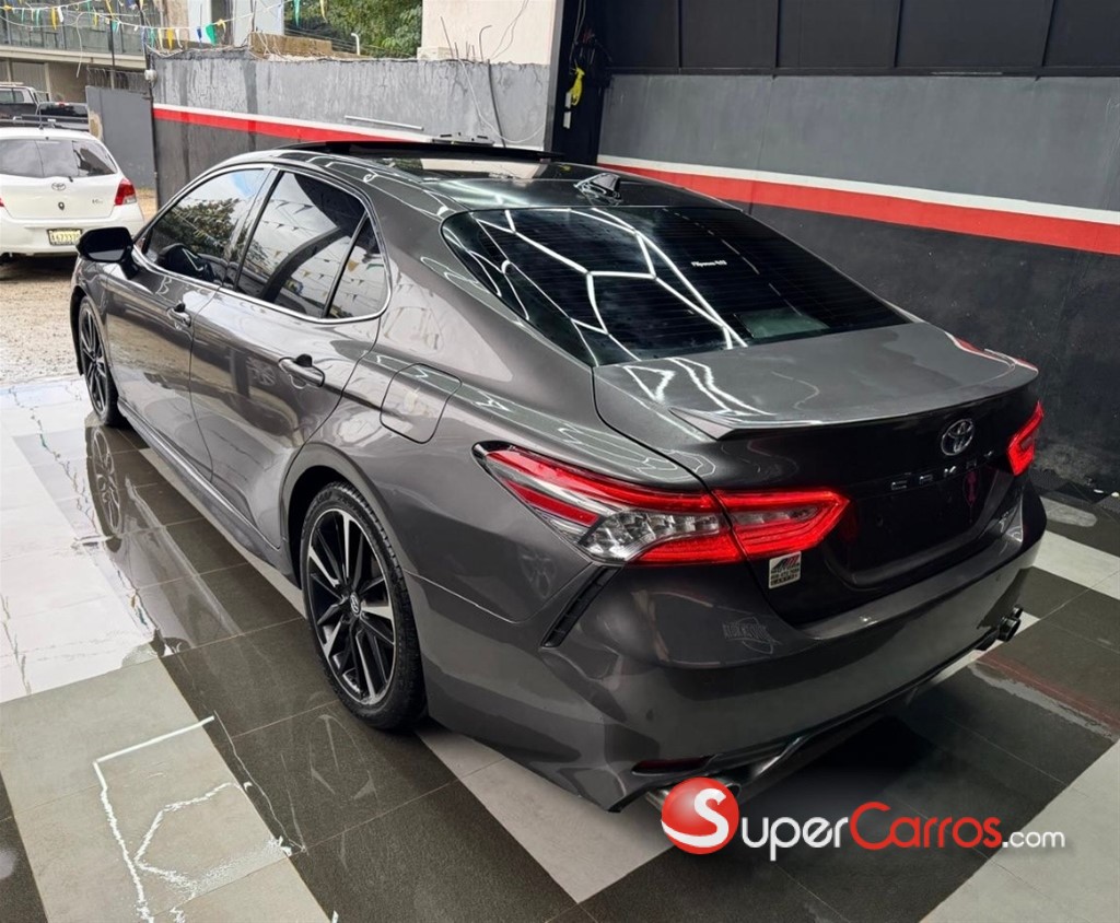 2018 Toyota Camry XSE — foto 10 / 12