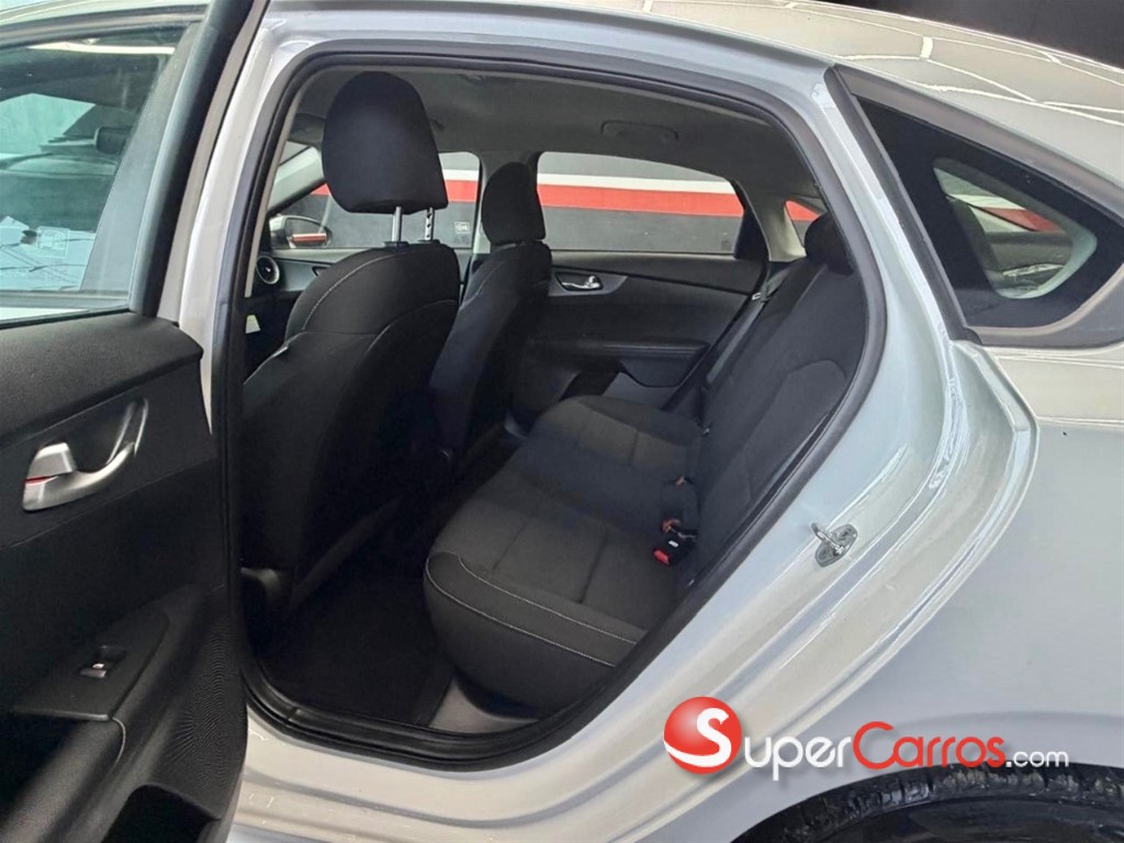 2020 Kia Forte LXS — foto 7 / 12