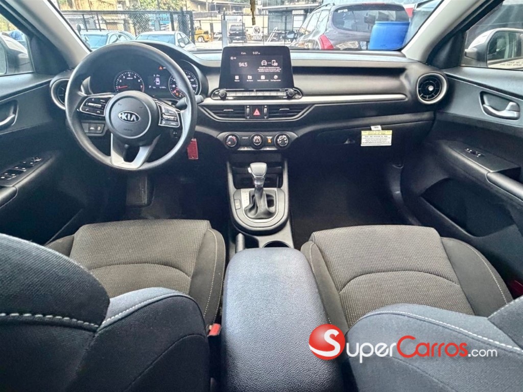 2020 Kia Forte LXS — foto 8 / 12